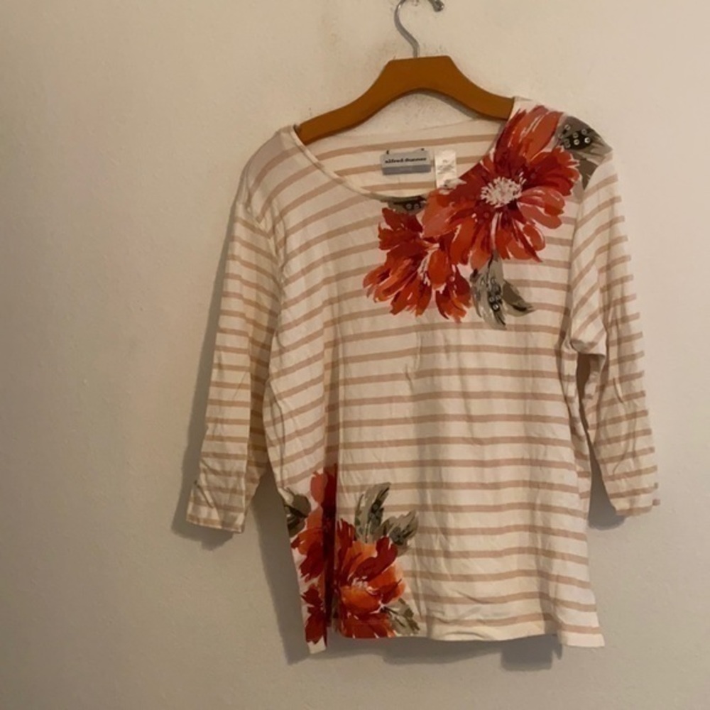 ALFRED DUNNER WHITE FLORAL TOP SIZE LARGE